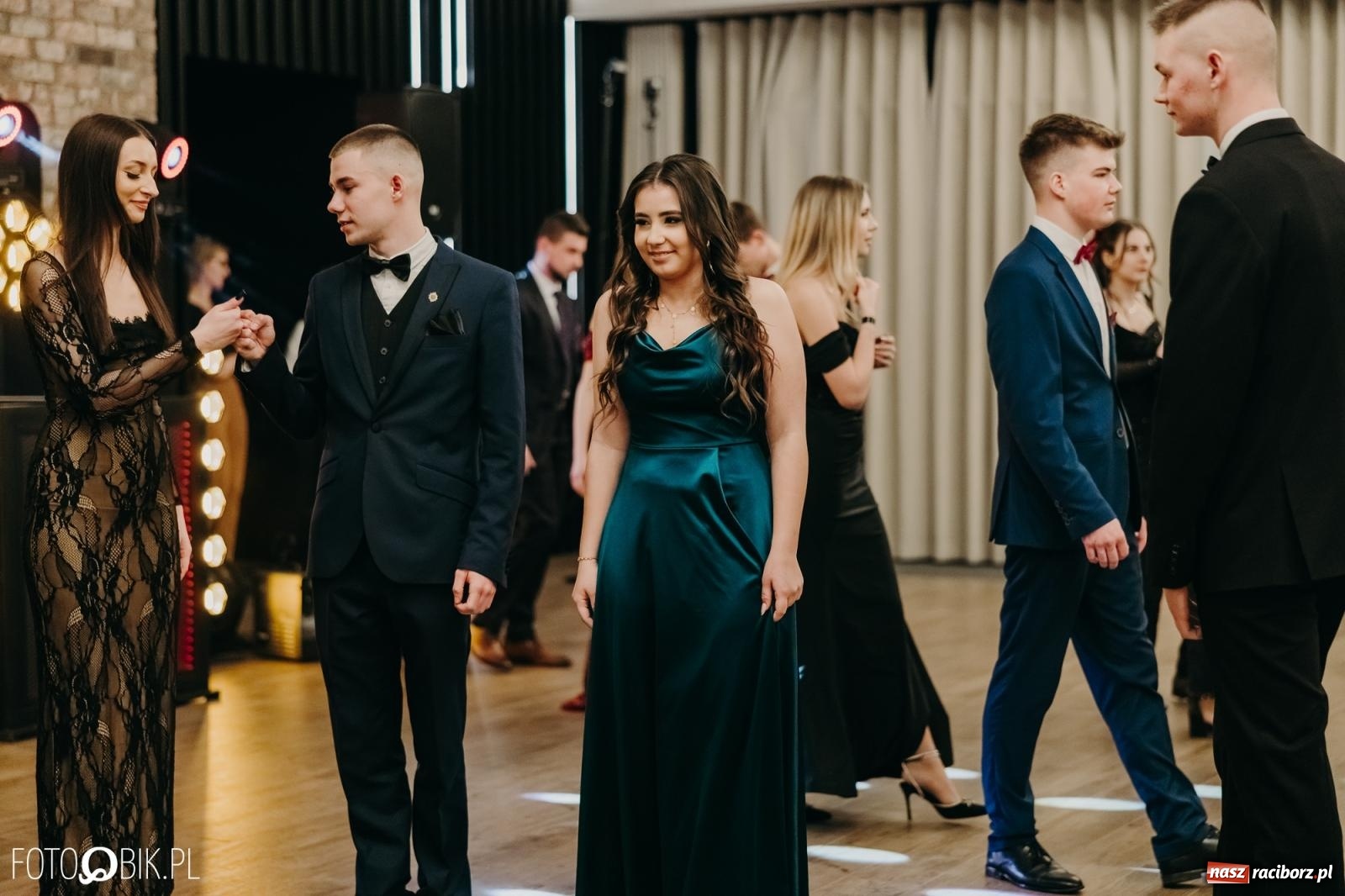 Zdjęcie w galerii na portalu naszraciborz.pl: Studniówka raciborskiego Mechanika na bis. Jeden bal, dwa fotoreportaże [FOTO i WIDEO] wiadomości z regionu