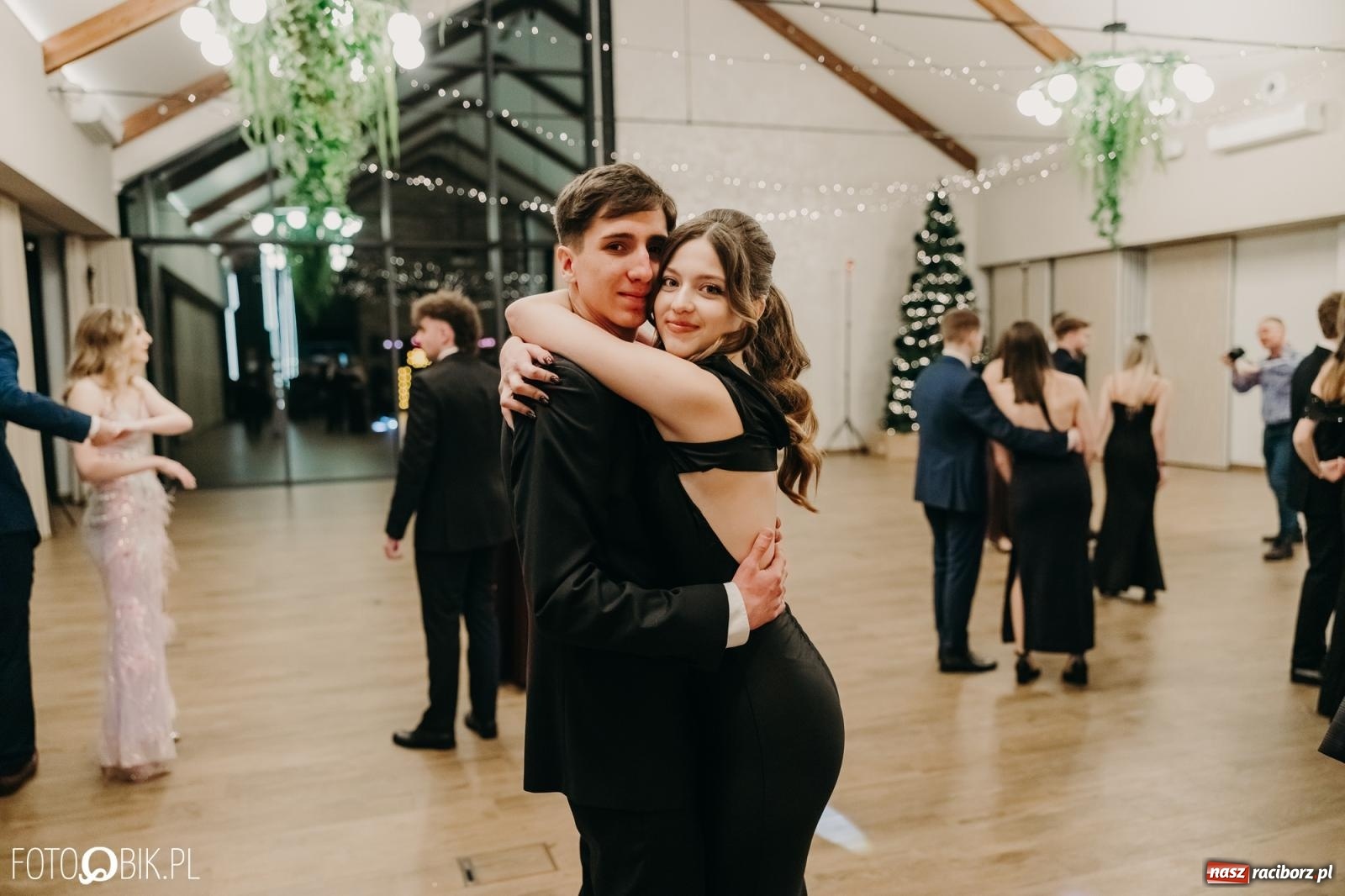 Zdjęcie w galerii na portalu naszraciborz.pl: Studniówka raciborskiego Mechanika na bis. Jeden bal, dwa fotoreportaże [FOTO i WIDEO] wiadomości z regionu