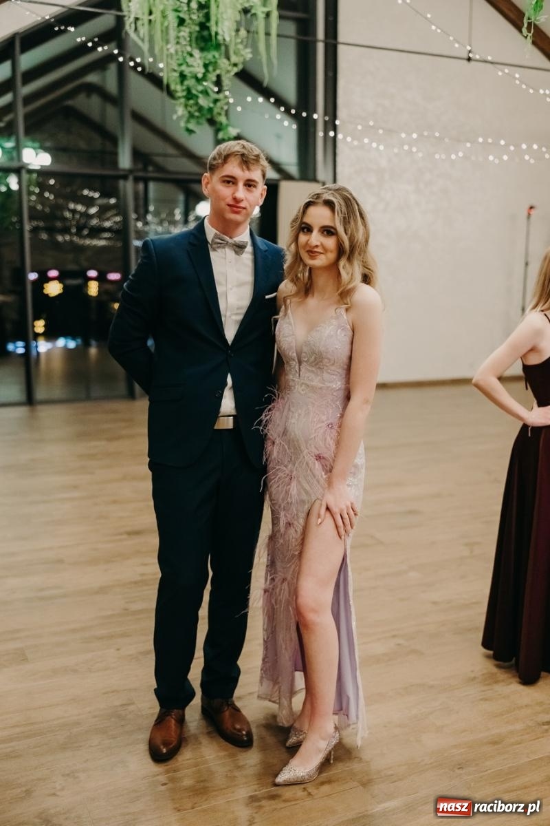 Zdjęcie w galerii na portalu naszraciborz.pl: Studniówka raciborskiego Mechanika na bis. Jeden bal, dwa fotoreportaże [FOTO i WIDEO] wiadomości z regionu