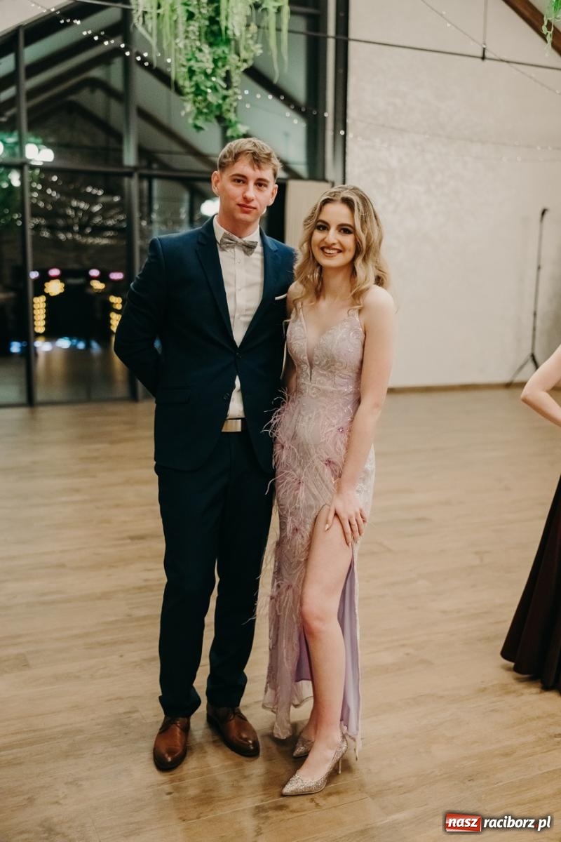 Zdjęcie w galerii na portalu naszraciborz.pl: Studniówka raciborskiego Mechanika na bis. Jeden bal, dwa fotoreportaże [FOTO i WIDEO] wiadomości z regionu