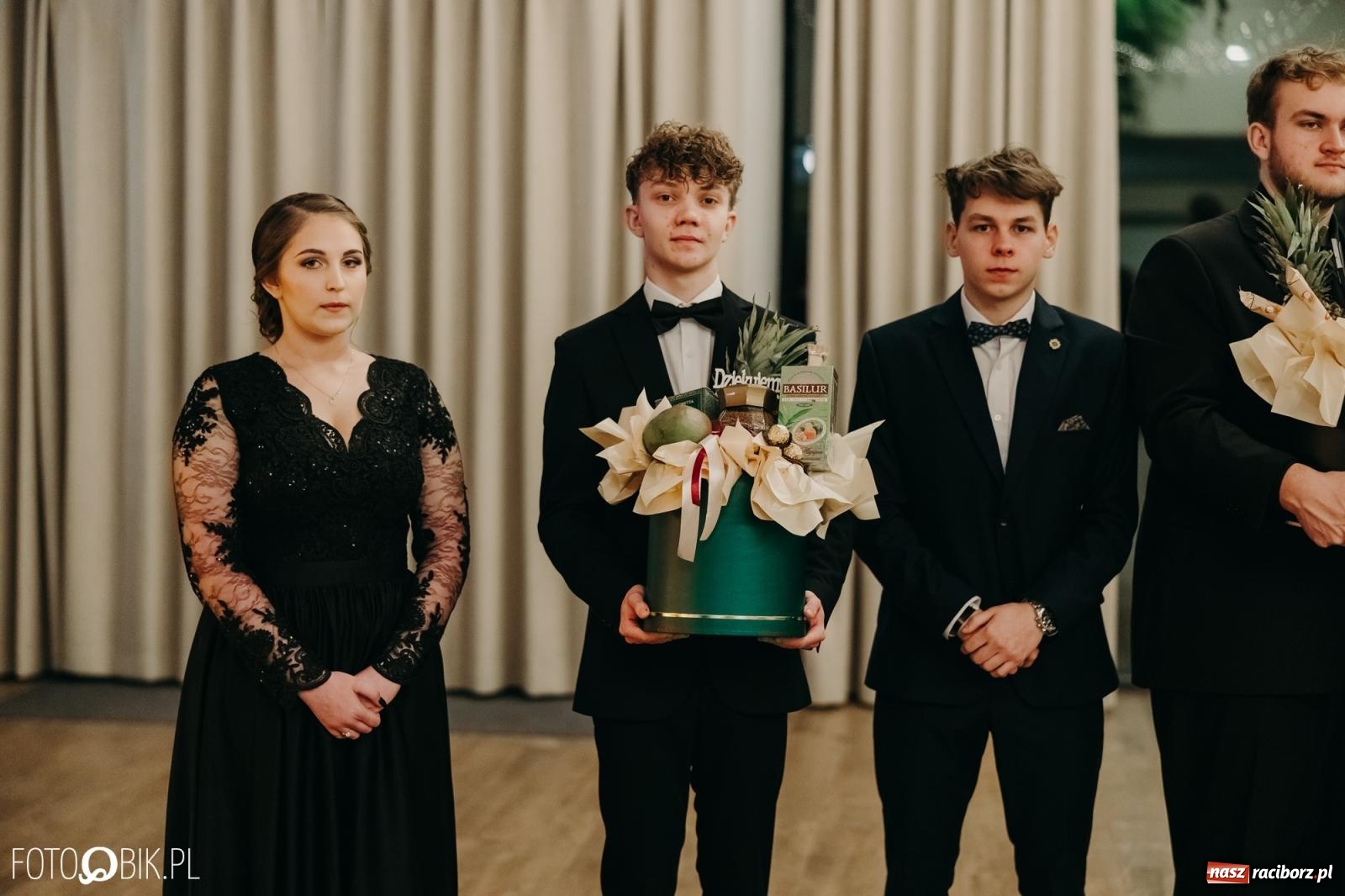 Zdjęcie w galerii na portalu naszraciborz.pl: Studniówka raciborskiego Mechanika na bis. Jeden bal, dwa fotoreportaże [FOTO i WIDEO] wiadomości z regionu