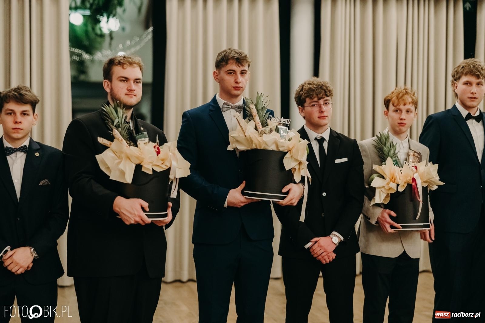 Zdjęcie w galerii na portalu naszraciborz.pl: Studniówka raciborskiego Mechanika na bis. Jeden bal, dwa fotoreportaże [FOTO i WIDEO] wiadomości z regionu