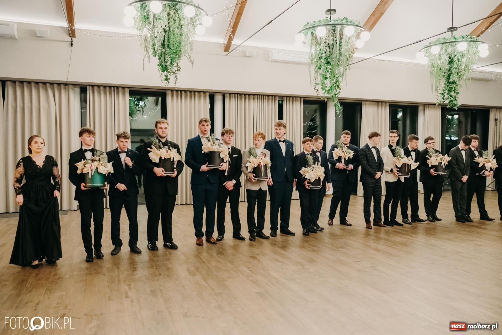 Zdjęcie w galerii na portalu naszraciborz.pl: Studniówka raciborskiego Mechanika na bis. Jeden bal, dwa fotoreportaże [FOTO i WIDEO] wiadomości z regionu