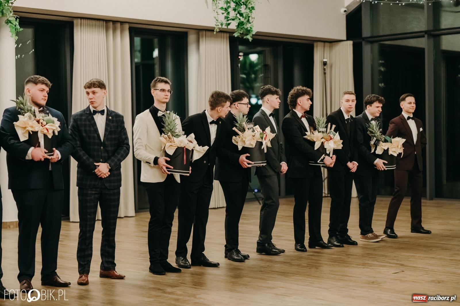 Zdjęcie w galerii na portalu naszraciborz.pl: Studniówka raciborskiego Mechanika na bis. Jeden bal, dwa fotoreportaże [FOTO i WIDEO] wiadomości z regionu