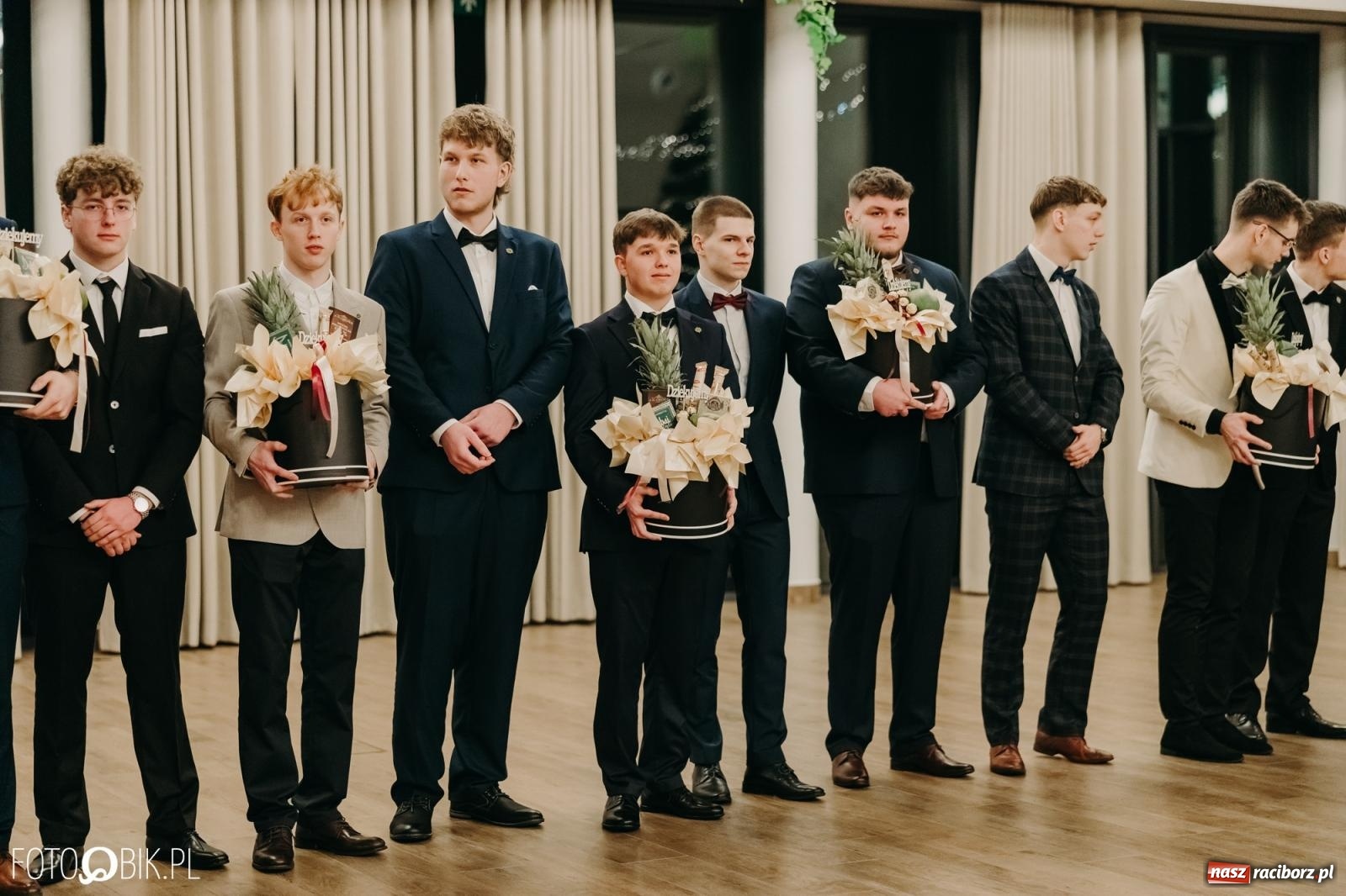 Zdjęcie w galerii na portalu naszraciborz.pl: Studniówka raciborskiego Mechanika na bis. Jeden bal, dwa fotoreportaże [FOTO i WIDEO] wiadomości z regionu