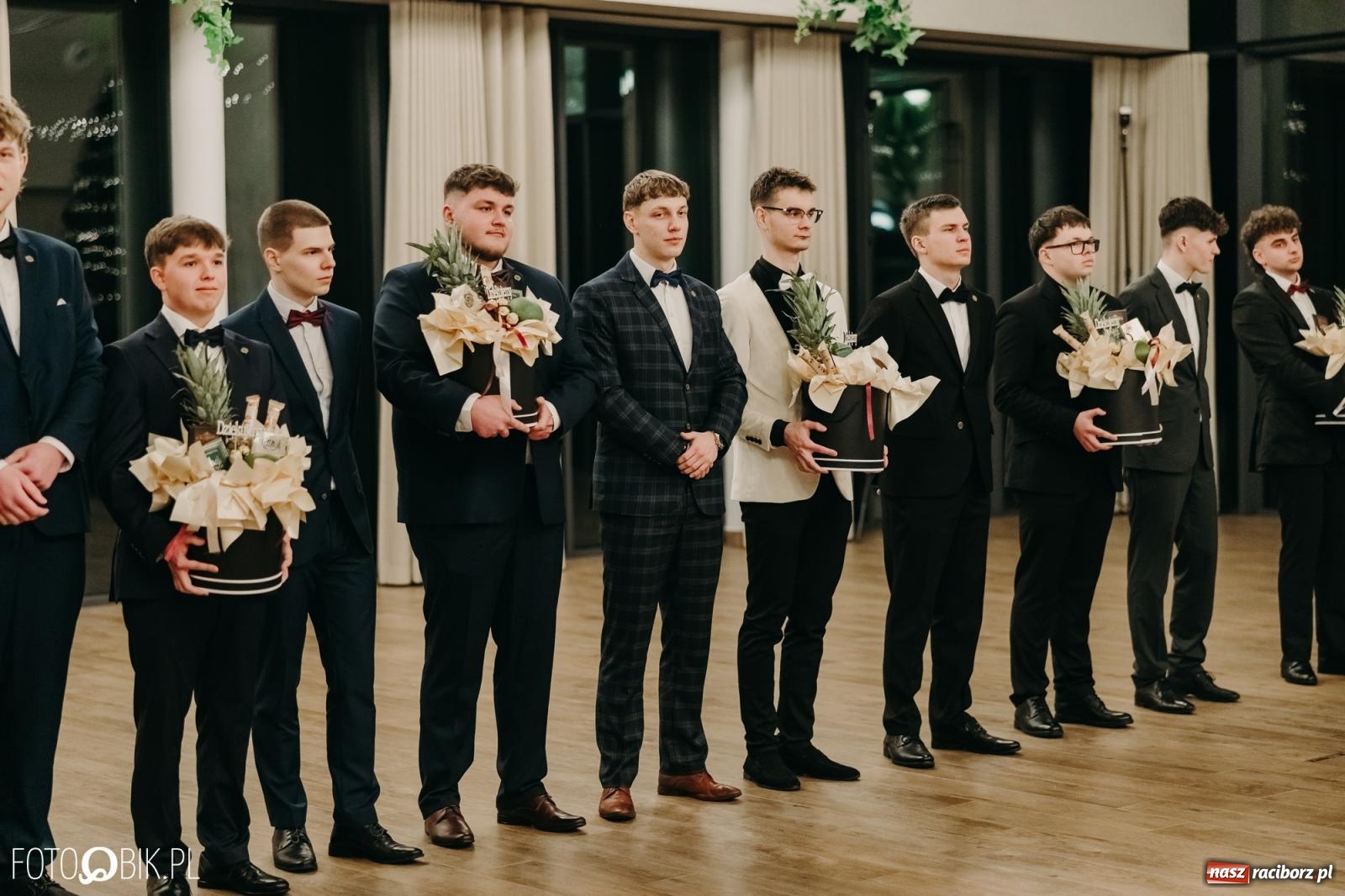 Zdjęcie w galerii na portalu naszraciborz.pl: Studniówka raciborskiego Mechanika na bis. Jeden bal, dwa fotoreportaże [FOTO i WIDEO] wiadomości z regionu