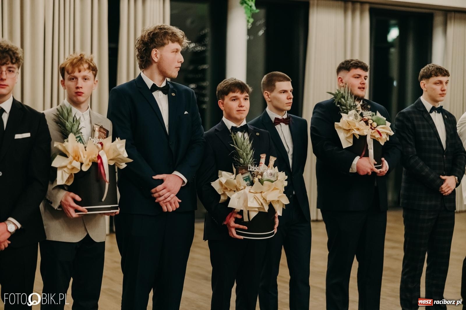 Zdjęcie w galerii na portalu naszraciborz.pl: Studniówka raciborskiego Mechanika na bis. Jeden bal, dwa fotoreportaże [FOTO i WIDEO] wiadomości z regionu