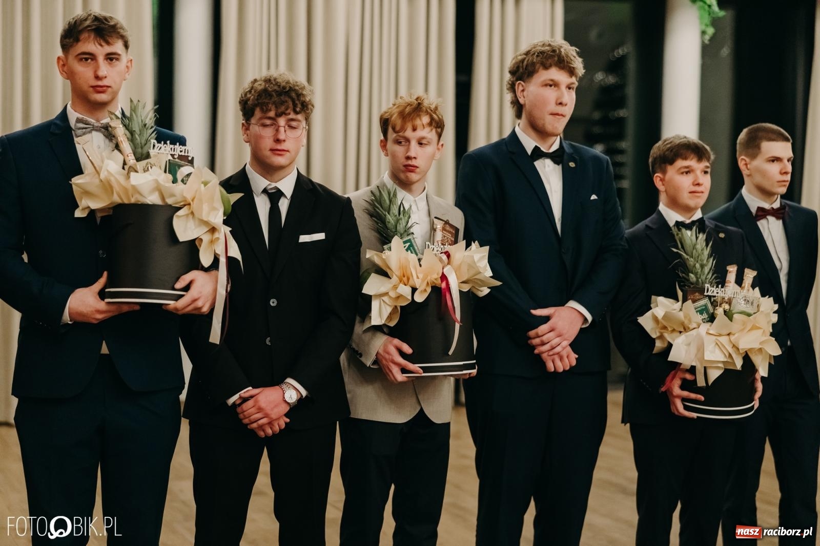 Zdjęcie w galerii na portalu naszraciborz.pl: Studniówka raciborskiego Mechanika na bis. Jeden bal, dwa fotoreportaże [FOTO i WIDEO] wiadomości z regionu