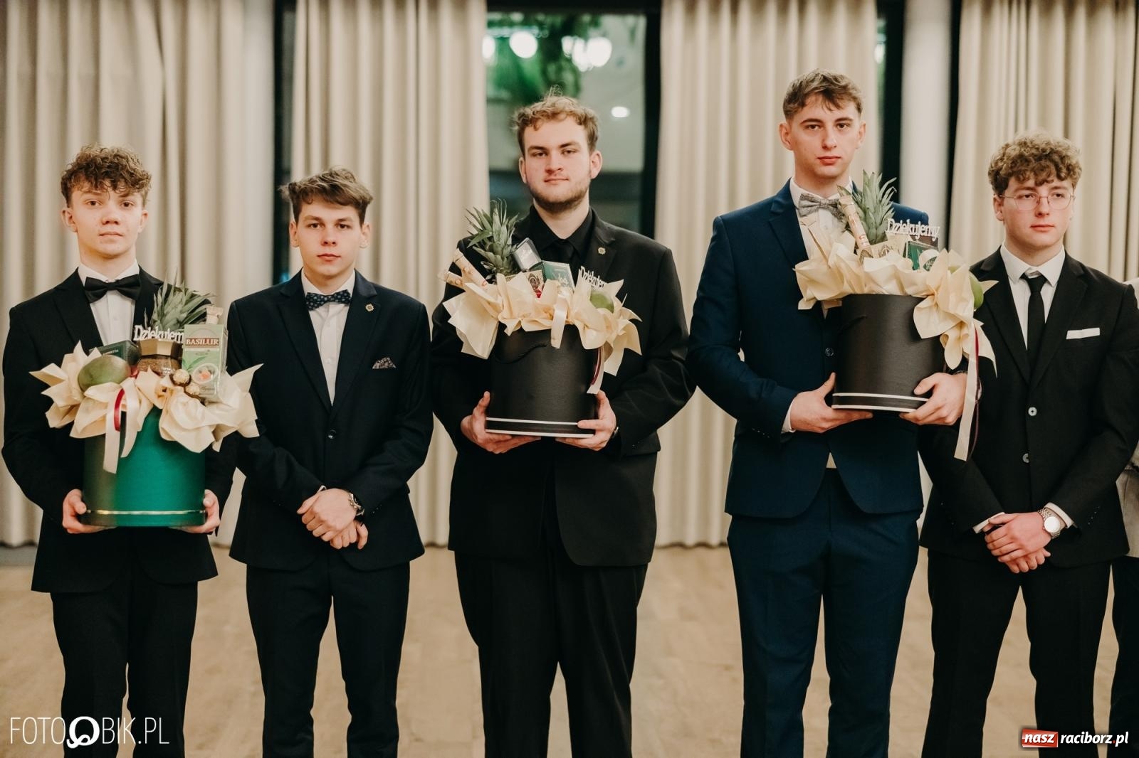 Zdjęcie w galerii na portalu naszraciborz.pl: Studniówka raciborskiego Mechanika na bis. Jeden bal, dwa fotoreportaże [FOTO i WIDEO] wiadomości z regionu