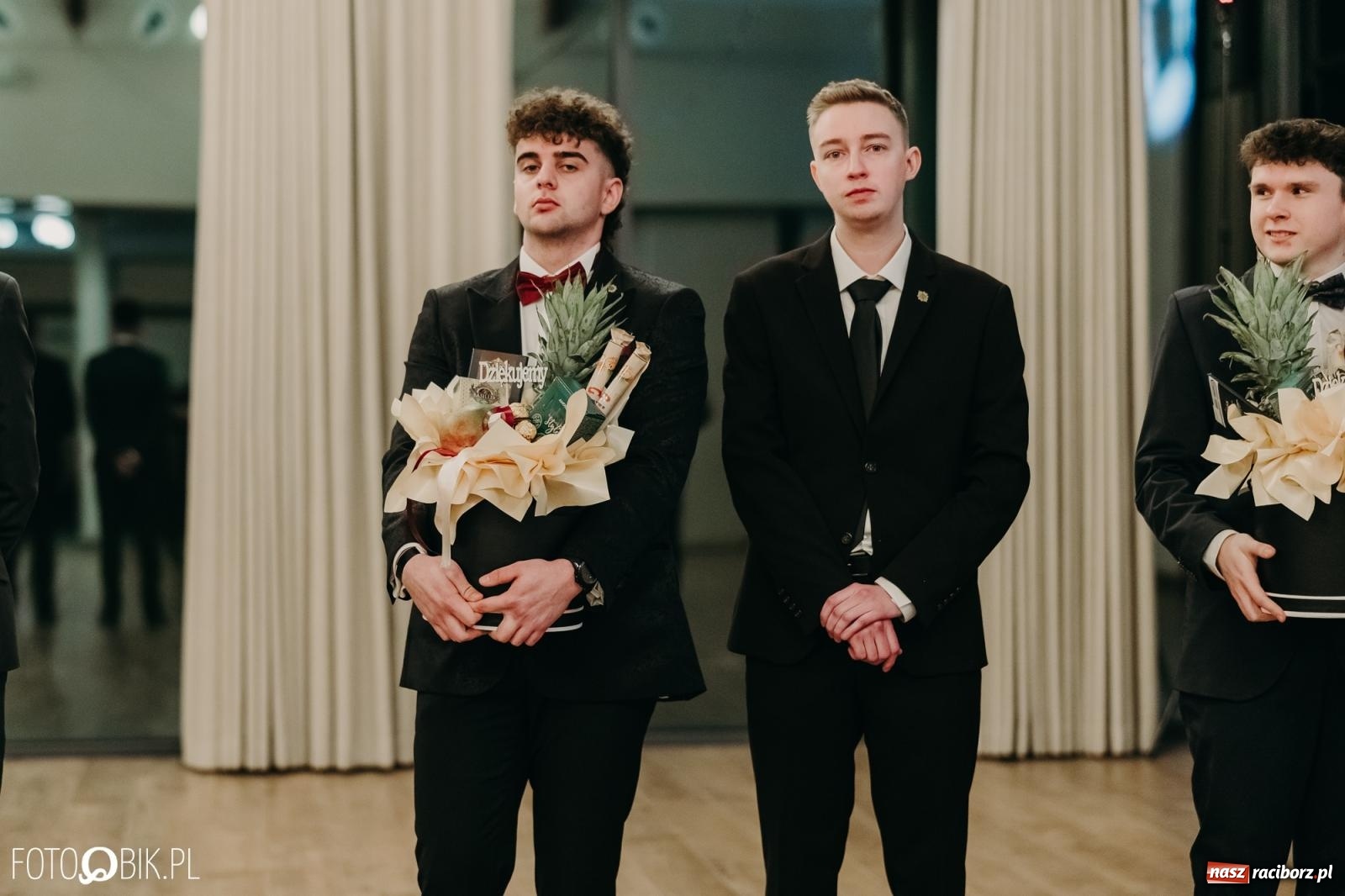 Zdjęcie w galerii na portalu naszraciborz.pl: Studniówka raciborskiego Mechanika na bis. Jeden bal, dwa fotoreportaże [FOTO i WIDEO] wiadomości z regionu