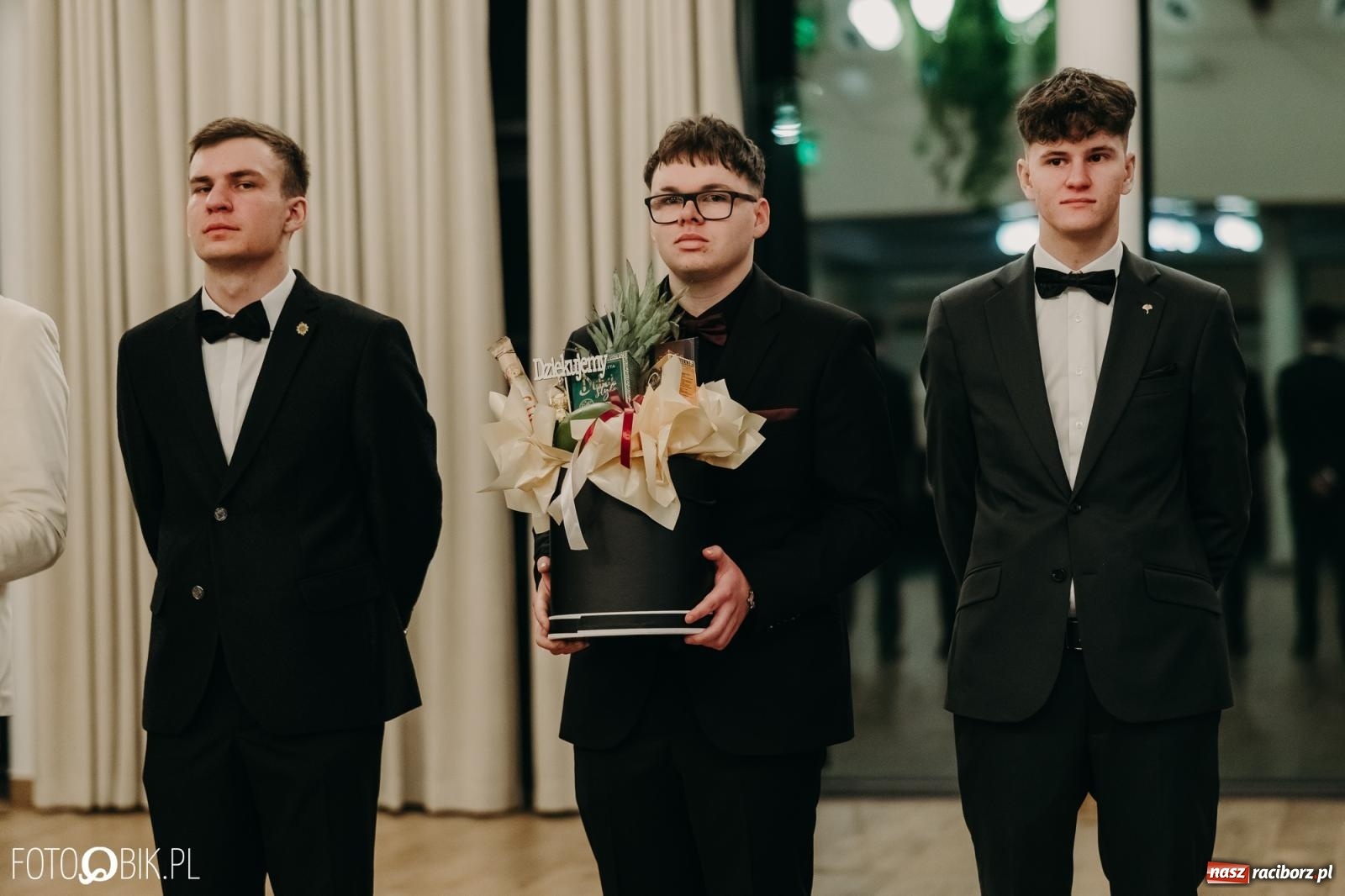 Zdjęcie w galerii na portalu naszraciborz.pl: Studniówka raciborskiego Mechanika na bis. Jeden bal, dwa fotoreportaże [FOTO i WIDEO] wiadomości z regionu