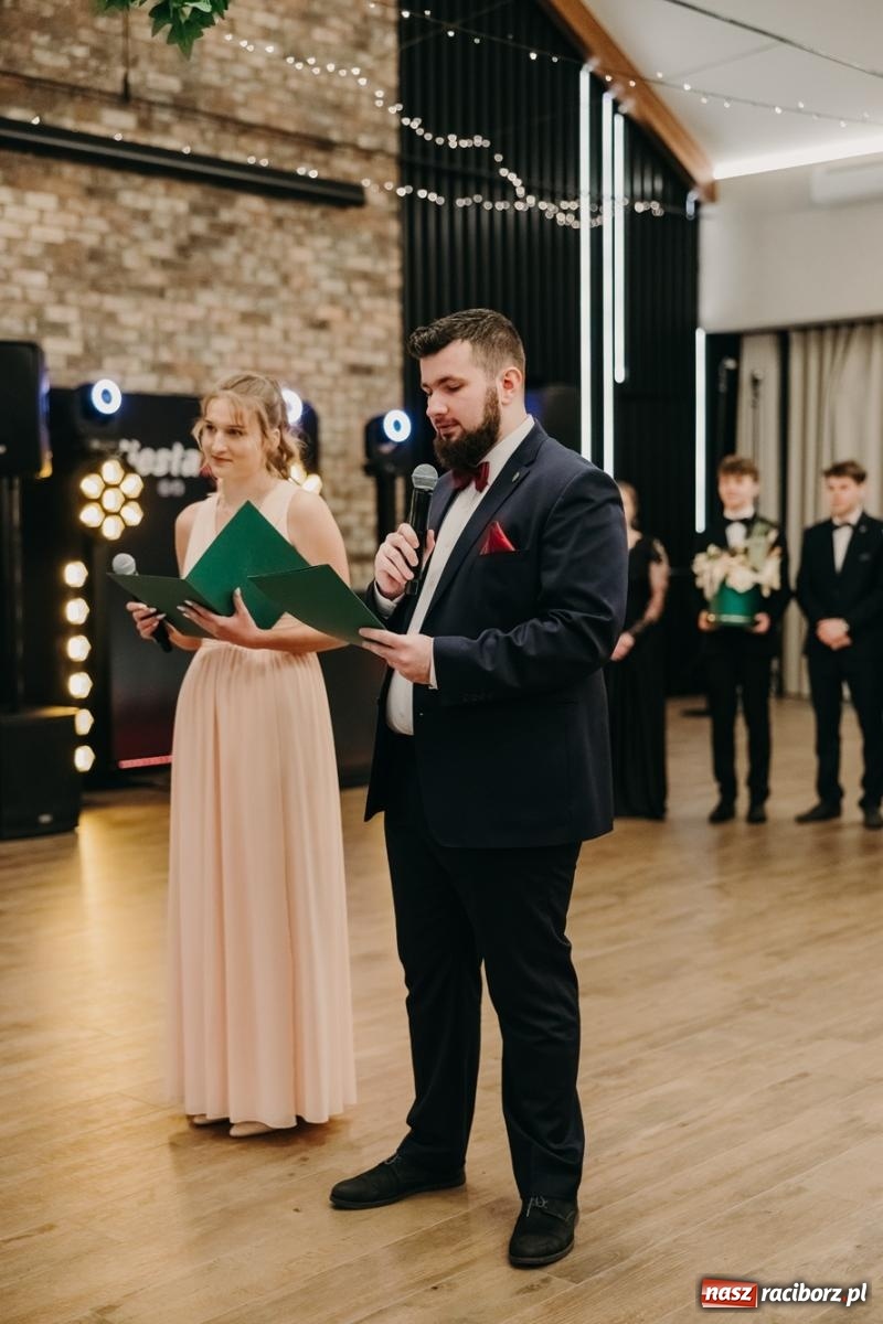 Zdjęcie w galerii na portalu naszraciborz.pl: Studniówka raciborskiego Mechanika na bis. Jeden bal, dwa fotoreportaże [FOTO i WIDEO] wiadomości z regionu