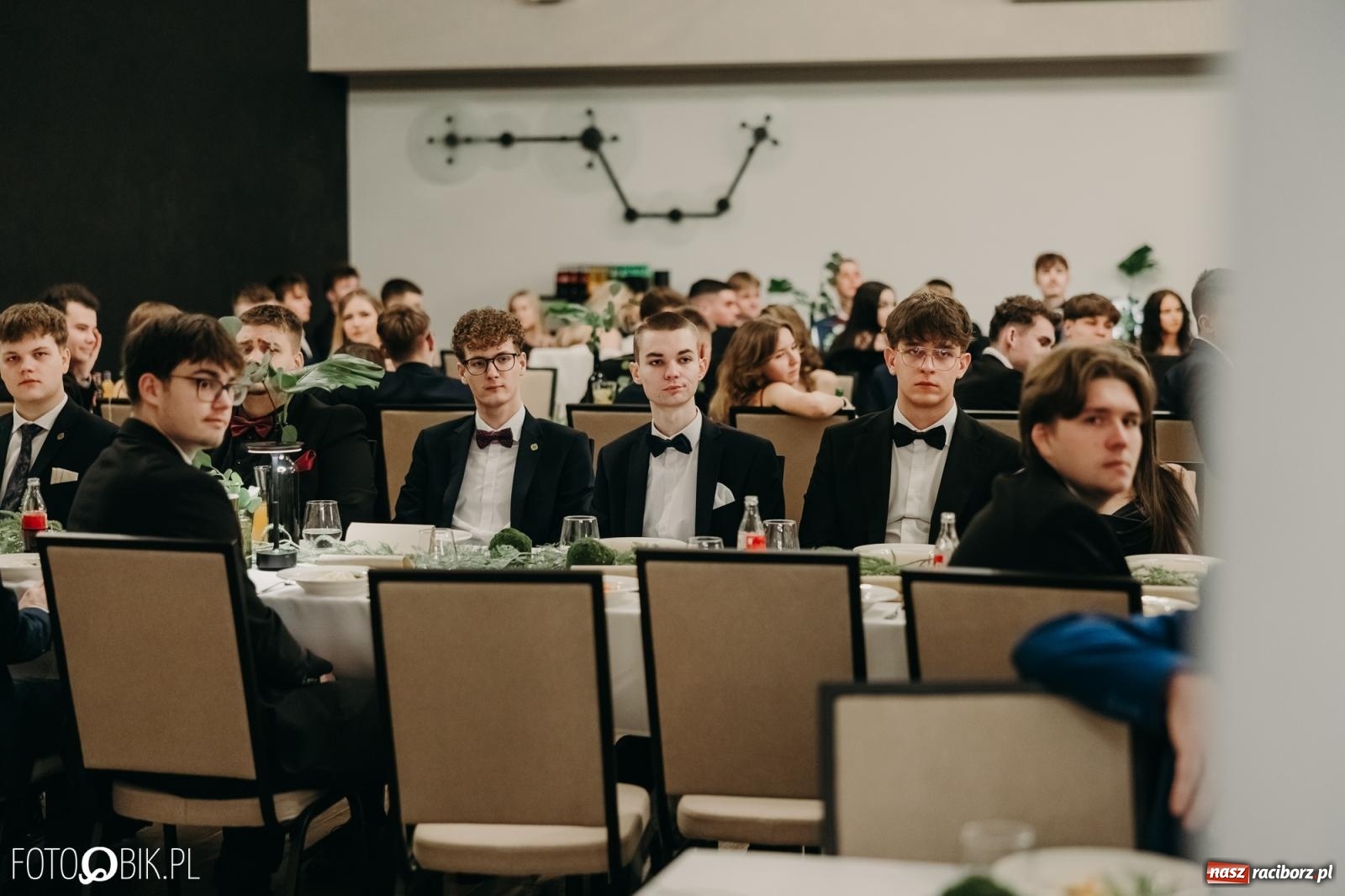 Zdjęcie w galerii na portalu naszraciborz.pl: Studniówka raciborskiego Mechanika na bis. Jeden bal, dwa fotoreportaże [FOTO i WIDEO] wiadomości z regionu