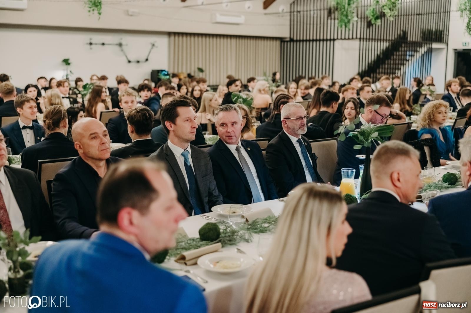 Zdjęcie w galerii na portalu naszraciborz.pl: Studniówka raciborskiego Mechanika na bis. Jeden bal, dwa fotoreportaże [FOTO i WIDEO] wiadomości z regionu