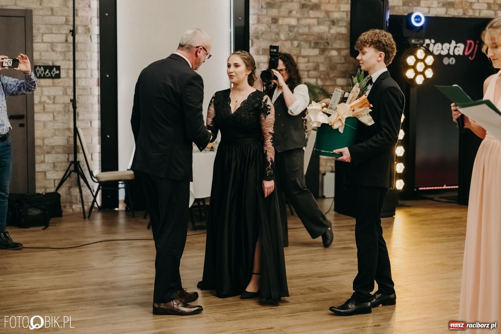 Zdjęcie w galerii na portalu naszraciborz.pl: Studniówka raciborskiego Mechanika na bis. Jeden bal, dwa fotoreportaże [FOTO i WIDEO] wiadomości z regionu