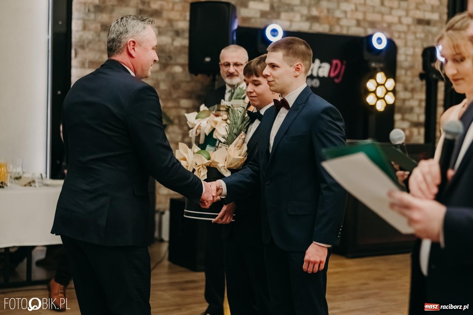 Zdjęcie w galerii na portalu naszraciborz.pl: Studniówka raciborskiego Mechanika na bis. Jeden bal, dwa fotoreportaże [FOTO i WIDEO] wiadomości z regionu