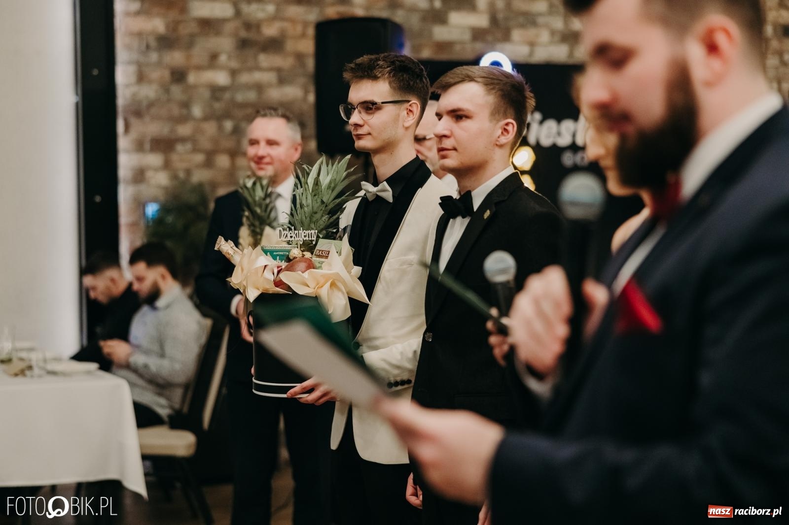 Zdjęcie w galerii na portalu naszraciborz.pl: Studniówka raciborskiego Mechanika na bis. Jeden bal, dwa fotoreportaże [FOTO i WIDEO] wiadomości z regionu