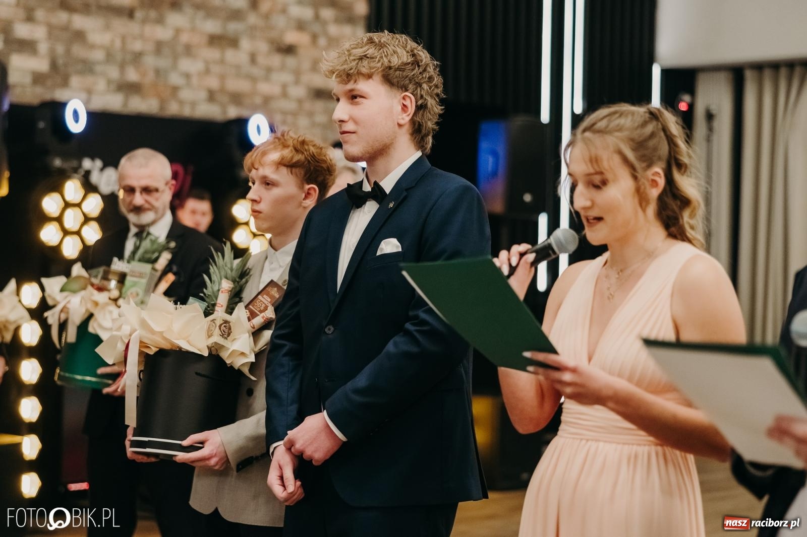 Zdjęcie w galerii na portalu naszraciborz.pl: Studniówka raciborskiego Mechanika na bis. Jeden bal, dwa fotoreportaże [FOTO i WIDEO] wiadomości z regionu