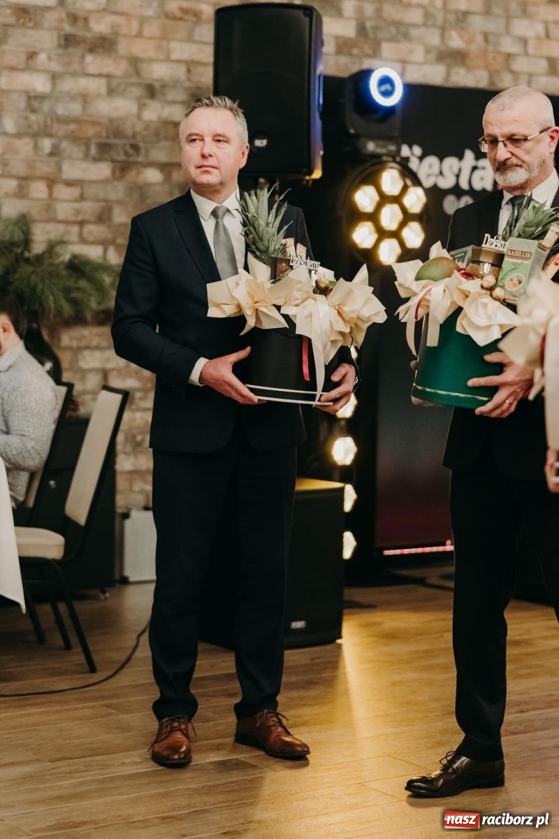 Zdjęcie w galerii na portalu naszraciborz.pl: Studniówka raciborskiego Mechanika na bis. Jeden bal, dwa fotoreportaże [FOTO i WIDEO] wiadomości z regionu