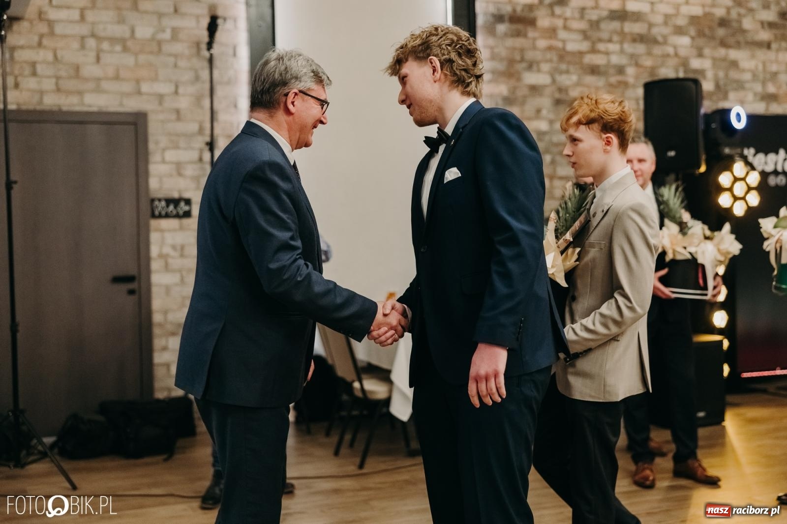 Zdjęcie w galerii na portalu naszraciborz.pl: Studniówka raciborskiego Mechanika na bis. Jeden bal, dwa fotoreportaże [FOTO i WIDEO] wiadomości z regionu