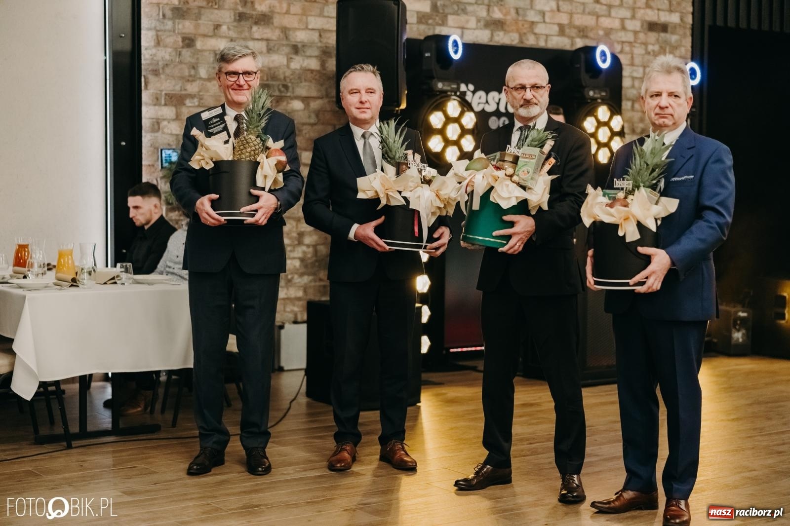 Zdjęcie w galerii na portalu naszraciborz.pl: Studniówka raciborskiego Mechanika na bis. Jeden bal, dwa fotoreportaże [FOTO i WIDEO] wiadomości z regionu