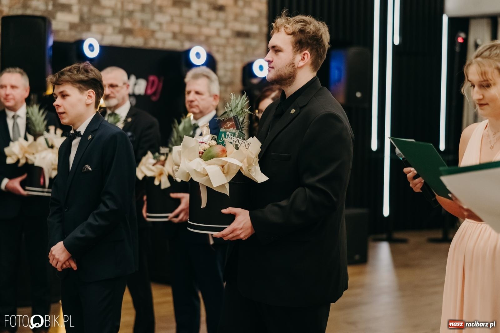 Zdjęcie w galerii na portalu naszraciborz.pl: Studniówka raciborskiego Mechanika na bis. Jeden bal, dwa fotoreportaże [FOTO i WIDEO] wiadomości z regionu