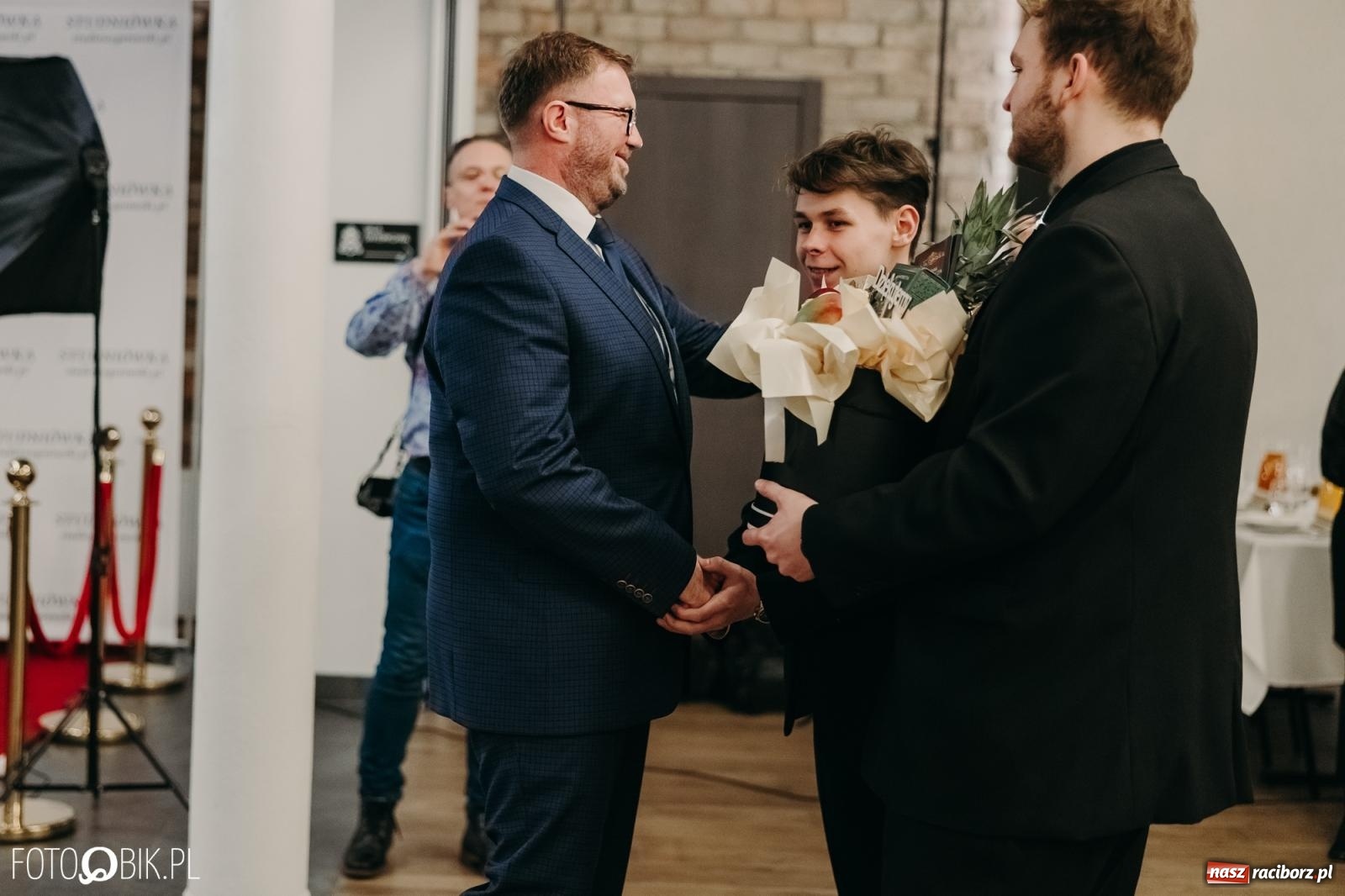 Zdjęcie w galerii na portalu naszraciborz.pl: Studniówka raciborskiego Mechanika na bis. Jeden bal, dwa fotoreportaże [FOTO i WIDEO] wiadomości z regionu