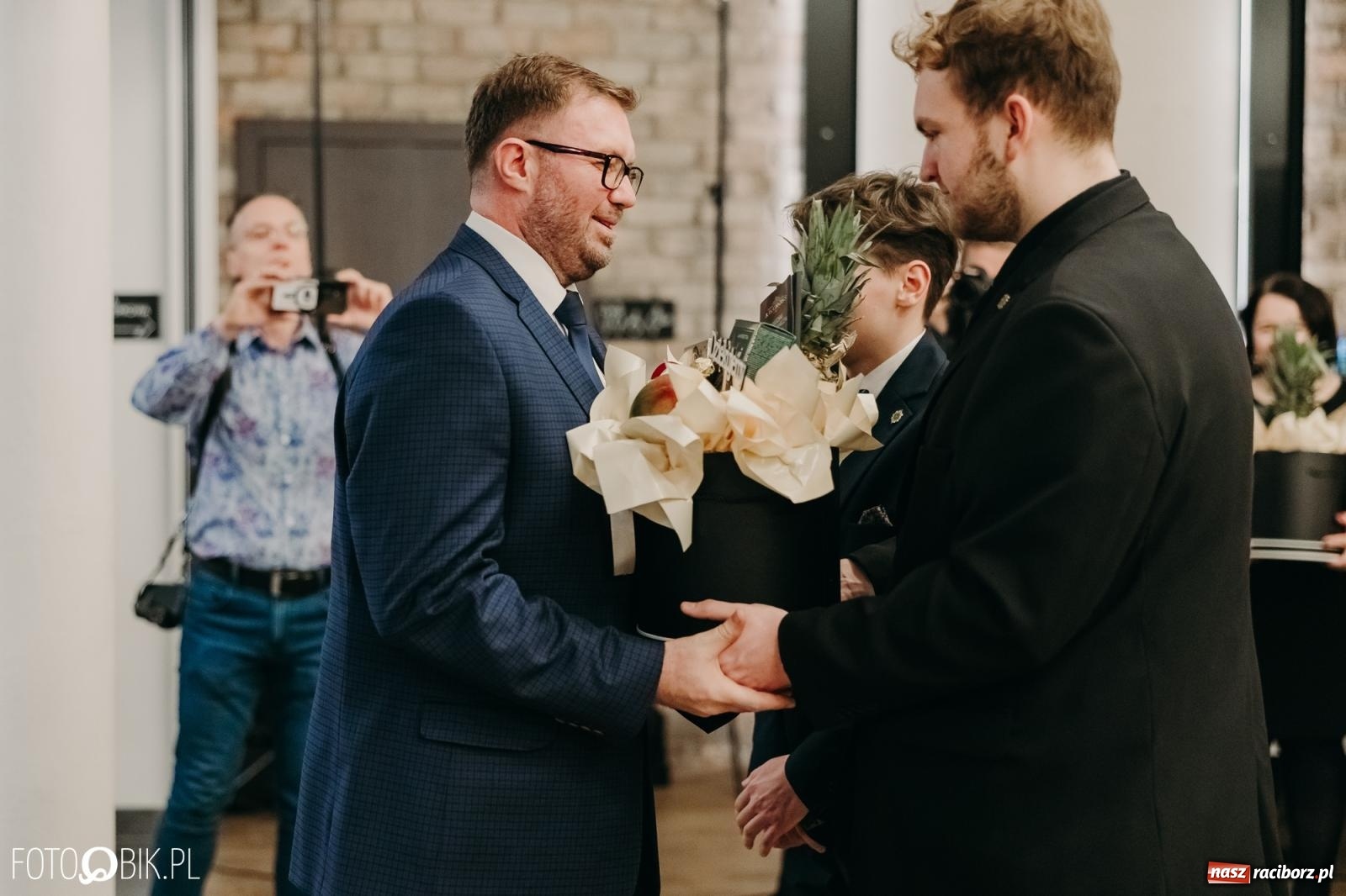 Zdjęcie w galerii na portalu naszraciborz.pl: Studniówka raciborskiego Mechanika na bis. Jeden bal, dwa fotoreportaże [FOTO i WIDEO] wiadomości z regionu