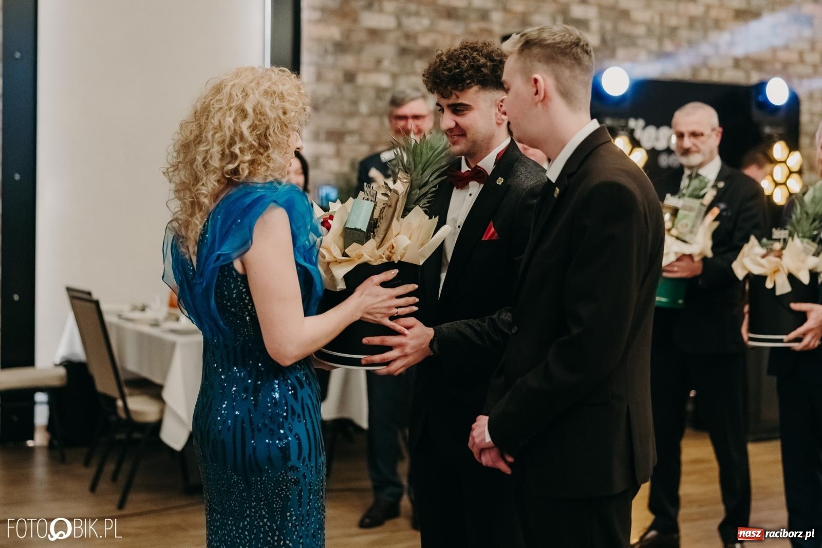 Zdjęcie w galerii na portalu naszraciborz.pl: Studniówka raciborskiego Mechanika na bis. Jeden bal, dwa fotoreportaże [FOTO i WIDEO] wiadomości z regionu