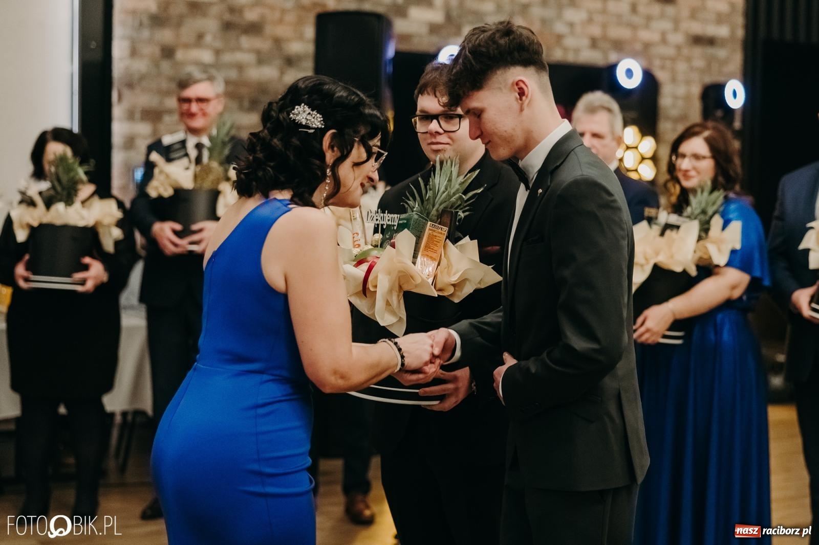 Zdjęcie w galerii na portalu naszraciborz.pl: Studniówka raciborskiego Mechanika na bis. Jeden bal, dwa fotoreportaże [FOTO i WIDEO] wiadomości z regionu