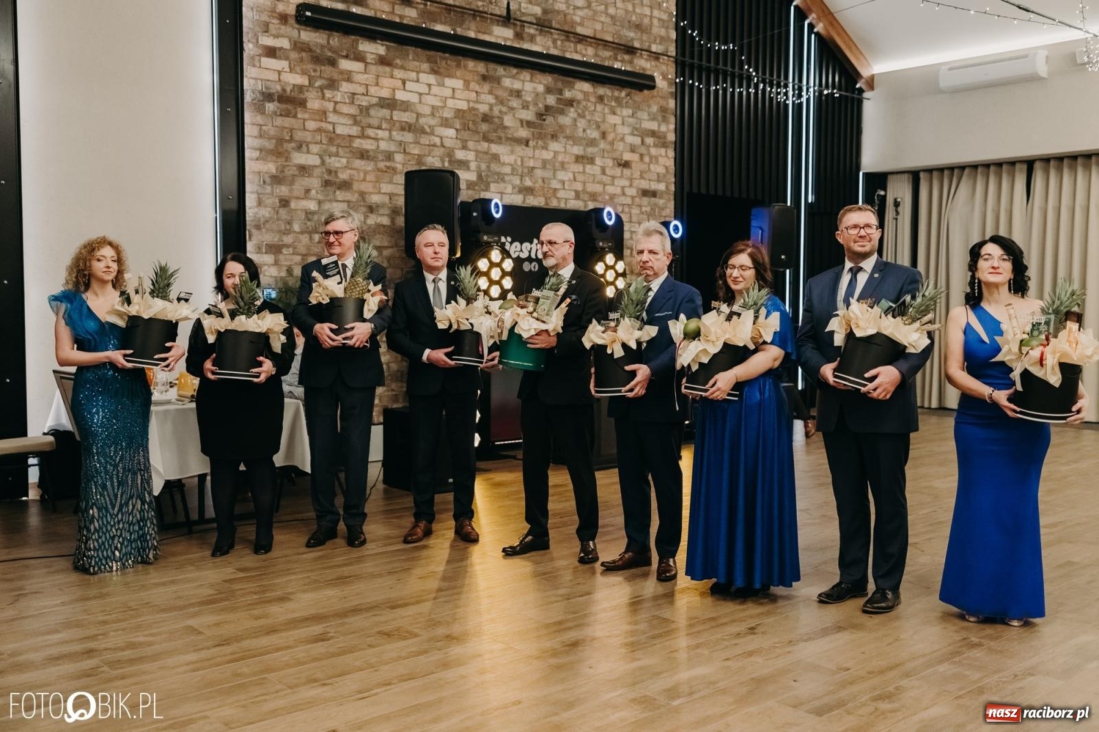 Zdjęcie w galerii na portalu naszraciborz.pl: Studniówka raciborskiego Mechanika na bis. Jeden bal, dwa fotoreportaże [FOTO i WIDEO] wiadomości z regionu