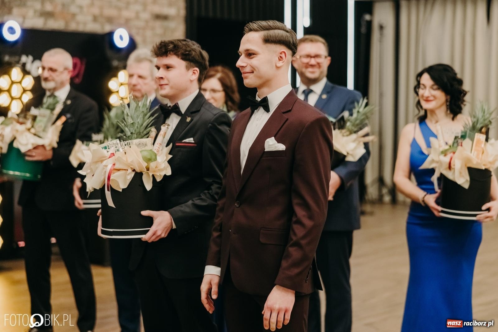 Zdjęcie w galerii na portalu naszraciborz.pl: Studniówka raciborskiego Mechanika na bis. Jeden bal, dwa fotoreportaże [FOTO i WIDEO] wiadomości z regionu