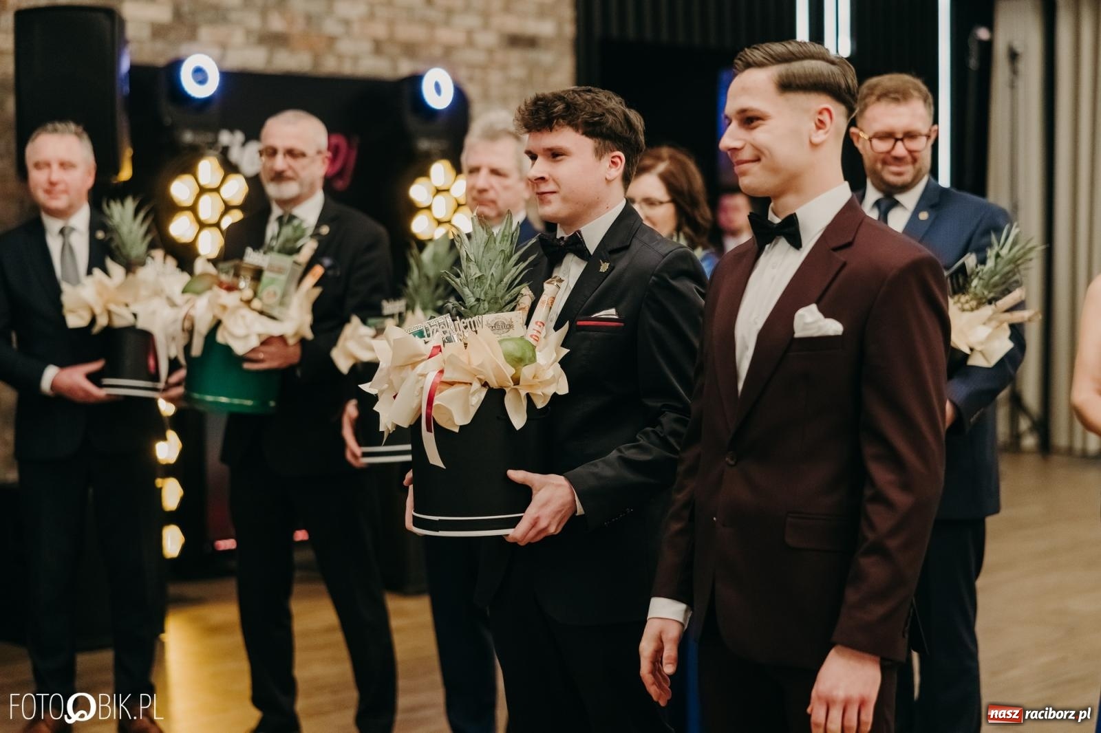 Zdjęcie w galerii na portalu naszraciborz.pl: Studniówka raciborskiego Mechanika na bis. Jeden bal, dwa fotoreportaże [FOTO i WIDEO] wiadomości z regionu