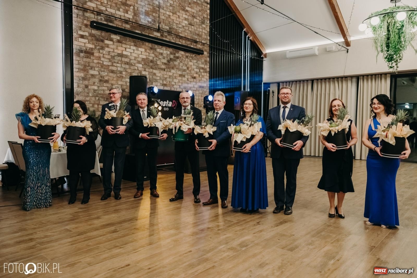 Zdjęcie w galerii na portalu naszraciborz.pl: Studniówka raciborskiego Mechanika na bis. Jeden bal, dwa fotoreportaże [FOTO i WIDEO] wiadomości z regionu