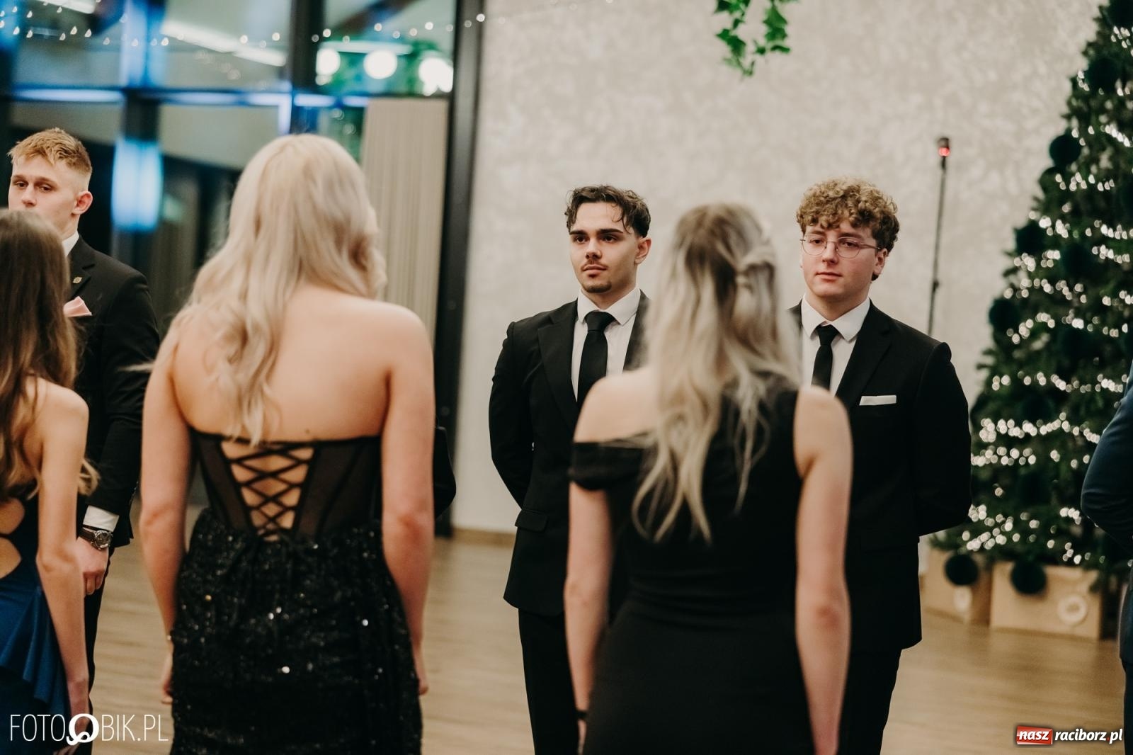 Zdjęcie w galerii na portalu naszraciborz.pl: Studniówka raciborskiego Mechanika na bis. Jeden bal, dwa fotoreportaże [FOTO i WIDEO] wiadomości z regionu