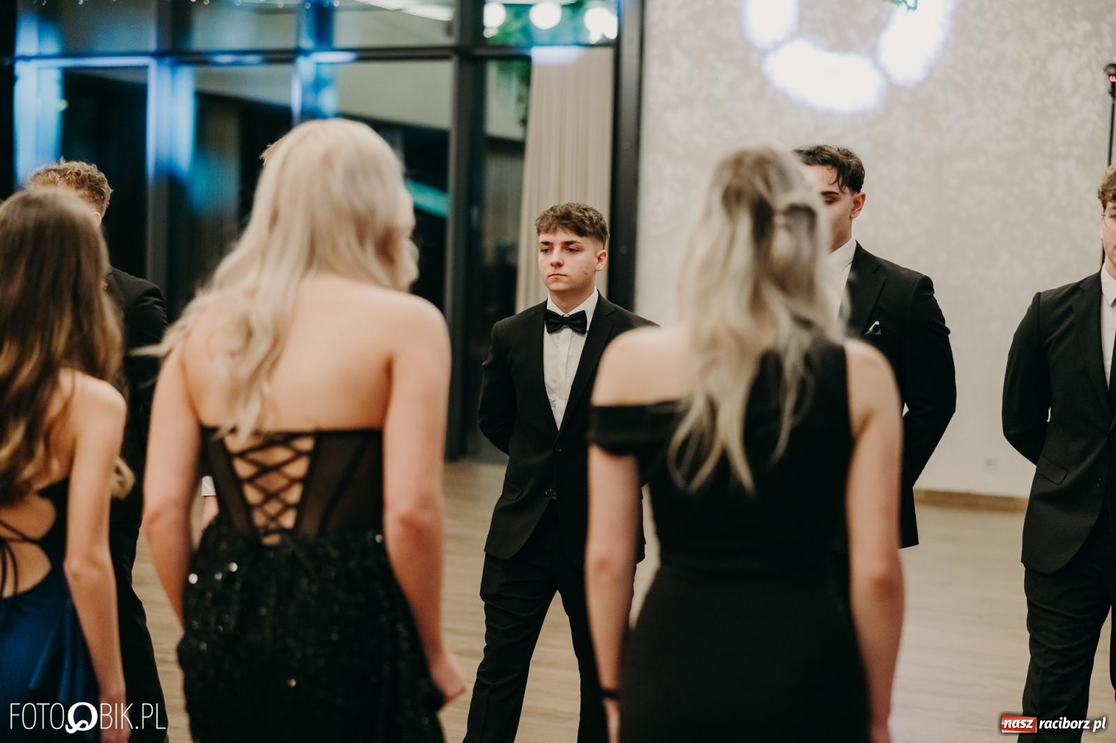 Zdjęcie w galerii na portalu naszraciborz.pl: Studniówka raciborskiego Mechanika na bis. Jeden bal, dwa fotoreportaże [FOTO i WIDEO] wiadomości z regionu