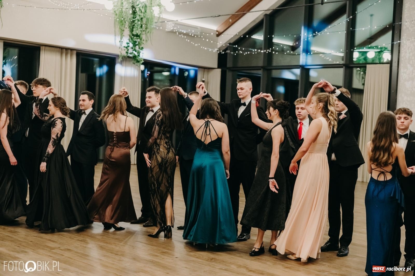 Zdjęcie w galerii na portalu naszraciborz.pl: Studniówka raciborskiego Mechanika na bis. Jeden bal, dwa fotoreportaże [FOTO i WIDEO] wiadomości z regionu