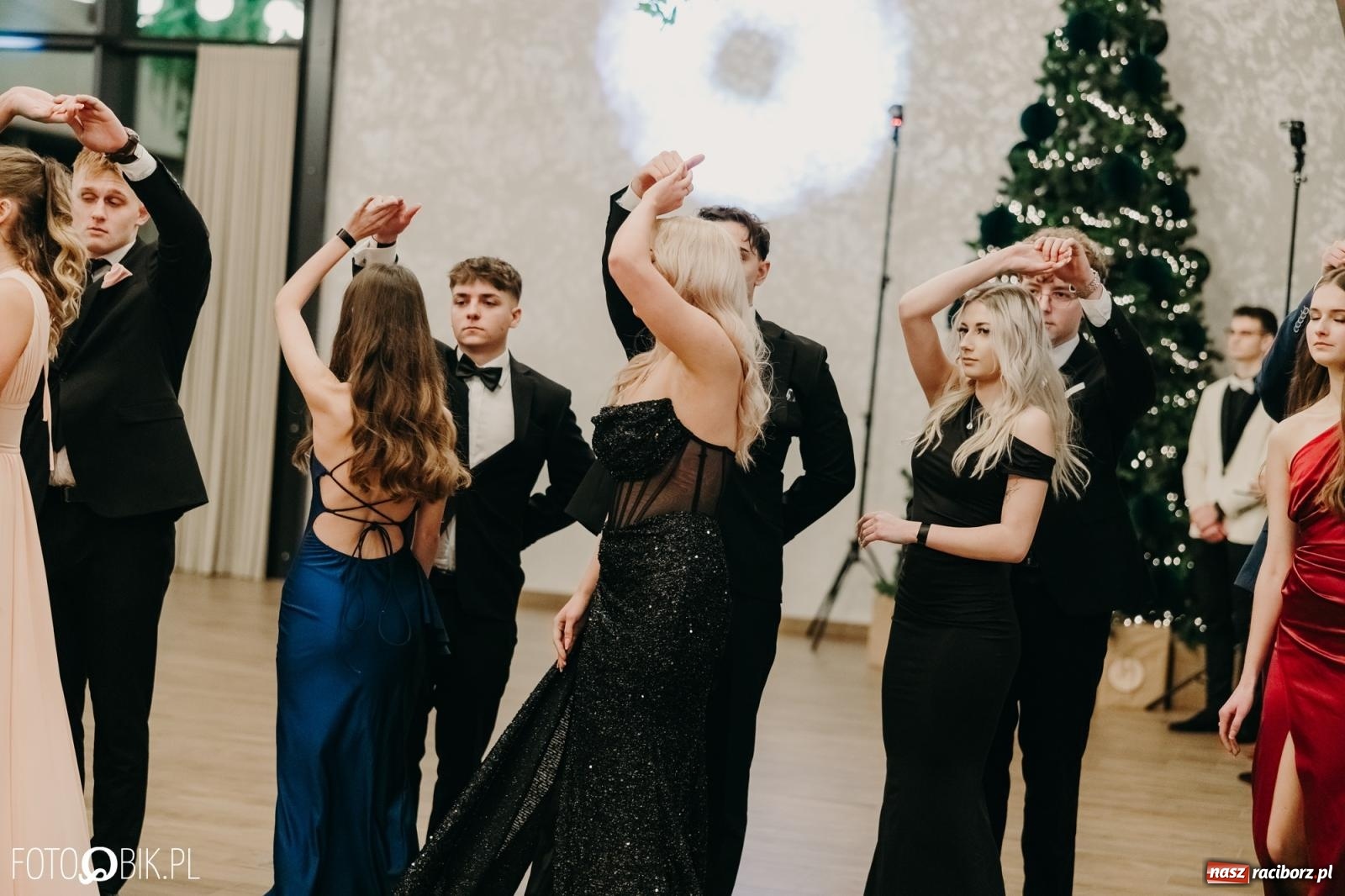 Zdjęcie w galerii na portalu naszraciborz.pl: Studniówka raciborskiego Mechanika na bis. Jeden bal, dwa fotoreportaże [FOTO i WIDEO] wiadomości z regionu