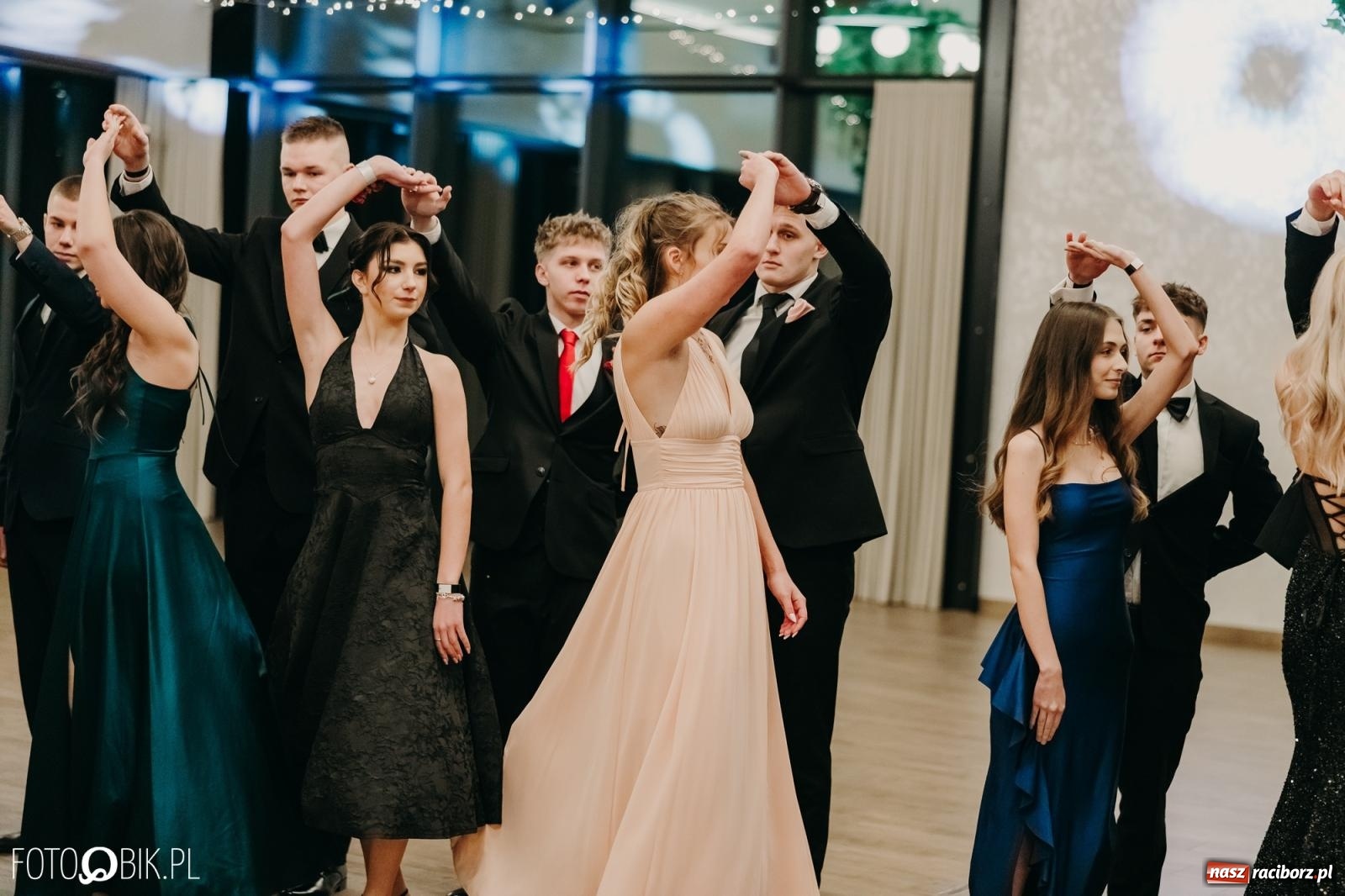 Zdjęcie w galerii na portalu naszraciborz.pl: Studniówka raciborskiego Mechanika na bis. Jeden bal, dwa fotoreportaże [FOTO i WIDEO] wiadomości z regionu