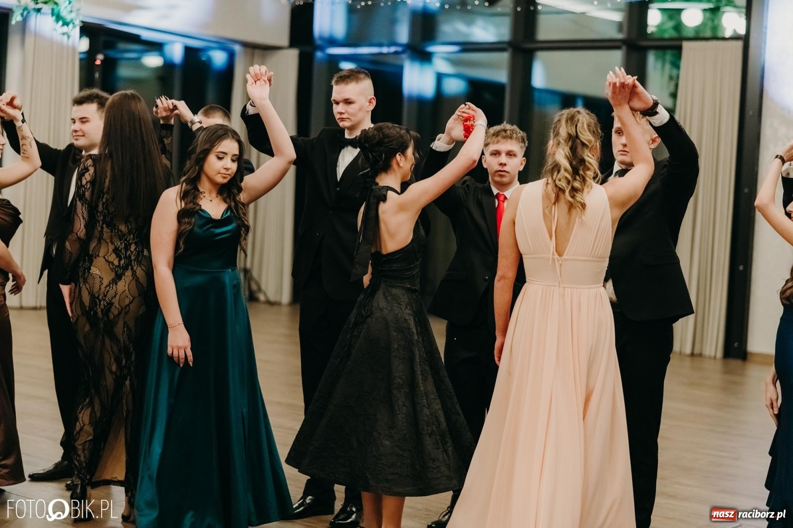 Zdjęcie w galerii na portalu naszraciborz.pl: Studniówka raciborskiego Mechanika na bis. Jeden bal, dwa fotoreportaże [FOTO i WIDEO] wiadomości z regionu