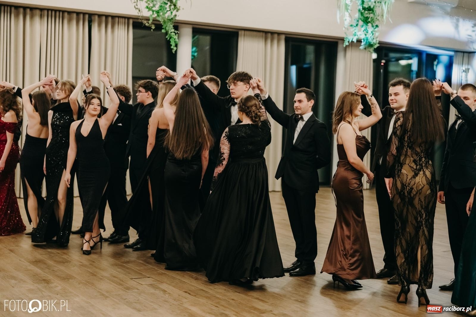 Zdjęcie w galerii na portalu naszraciborz.pl: Studniówka raciborskiego Mechanika na bis. Jeden bal, dwa fotoreportaże [FOTO i WIDEO] wiadomości z regionu