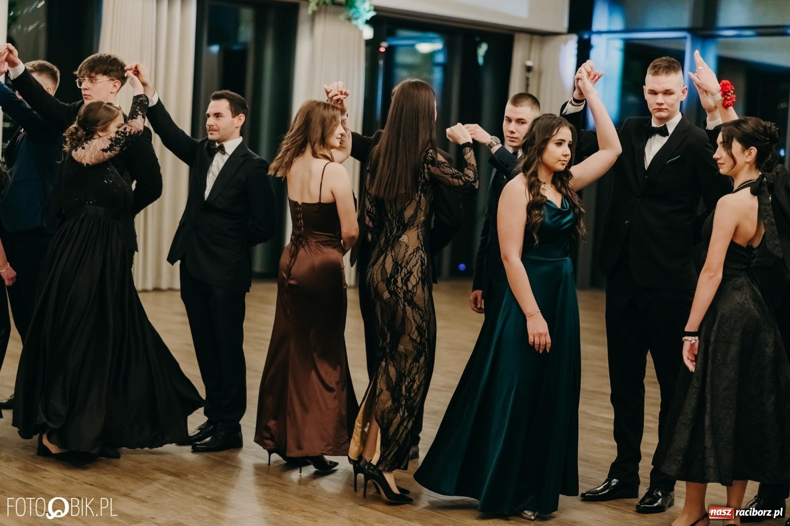 Zdjęcie w galerii na portalu naszraciborz.pl: Studniówka raciborskiego Mechanika na bis. Jeden bal, dwa fotoreportaże [FOTO i WIDEO] wiadomości z regionu