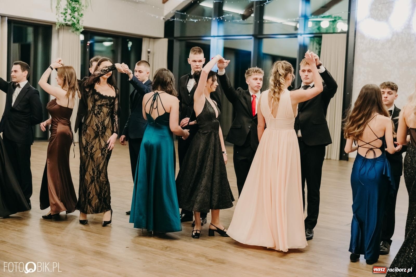 Zdjęcie w galerii na portalu naszraciborz.pl: Studniówka raciborskiego Mechanika na bis. Jeden bal, dwa fotoreportaże [FOTO i WIDEO] wiadomości z regionu