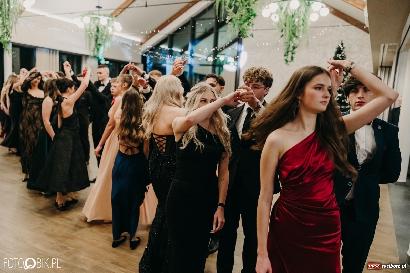 Zdjęcie w galerii na portalu naszraciborz.pl: Studniówka raciborskiego Mechanika na bis. Jeden bal, dwa fotoreportaże [FOTO i WIDEO] wiadomości z regionu