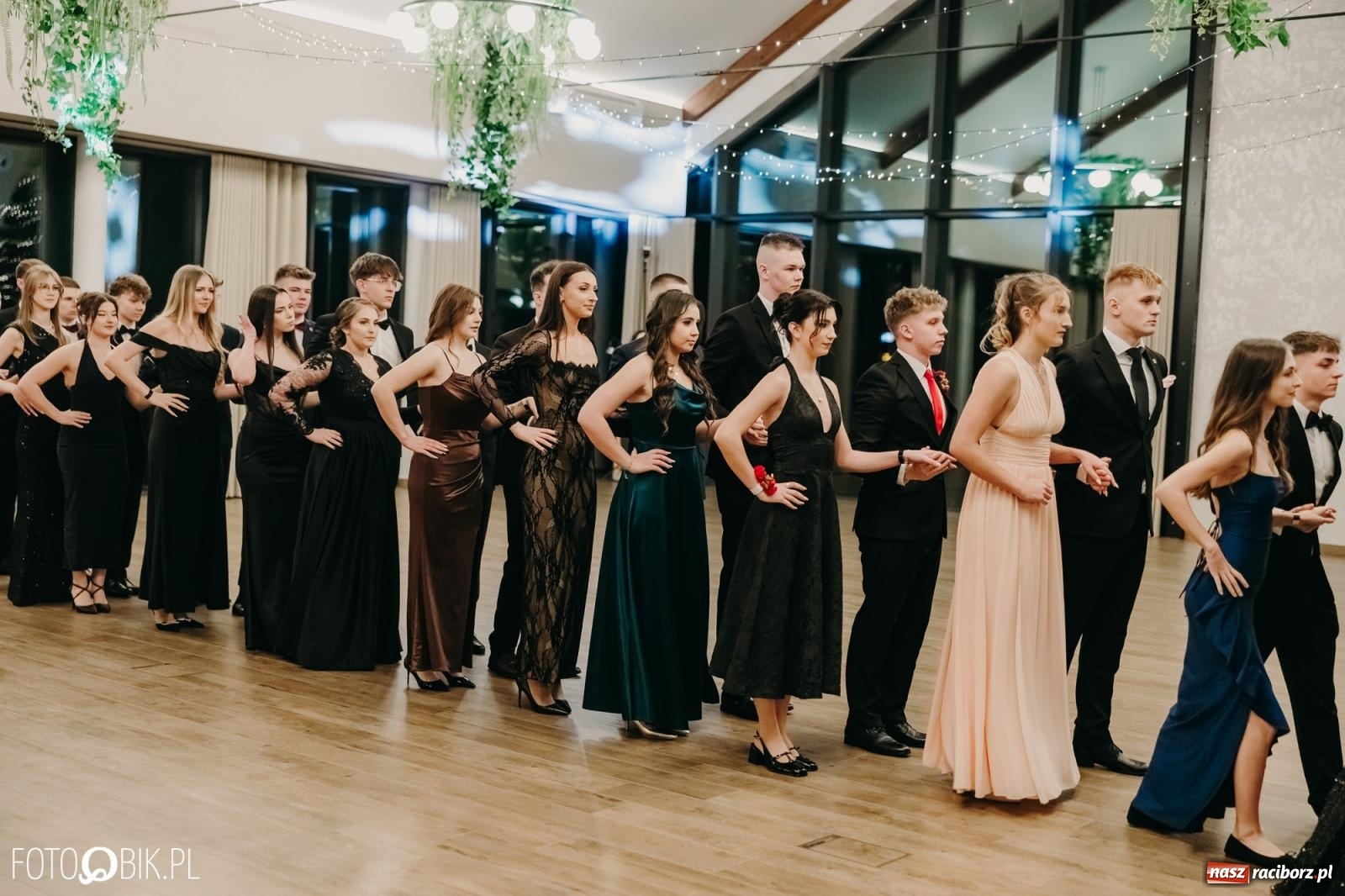 Zdjęcie w galerii na portalu naszraciborz.pl: Studniówka raciborskiego Mechanika na bis. Jeden bal, dwa fotoreportaże [FOTO i WIDEO] wiadomości z regionu