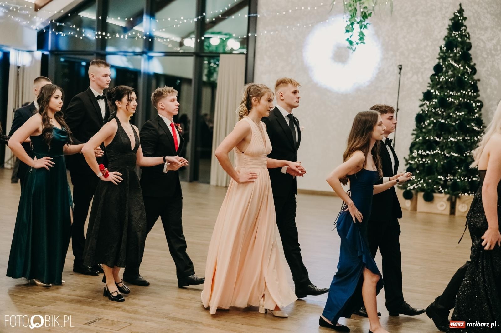 Zdjęcie w galerii na portalu naszraciborz.pl: Studniówka raciborskiego Mechanika na bis. Jeden bal, dwa fotoreportaże [FOTO i WIDEO] wiadomości z regionu