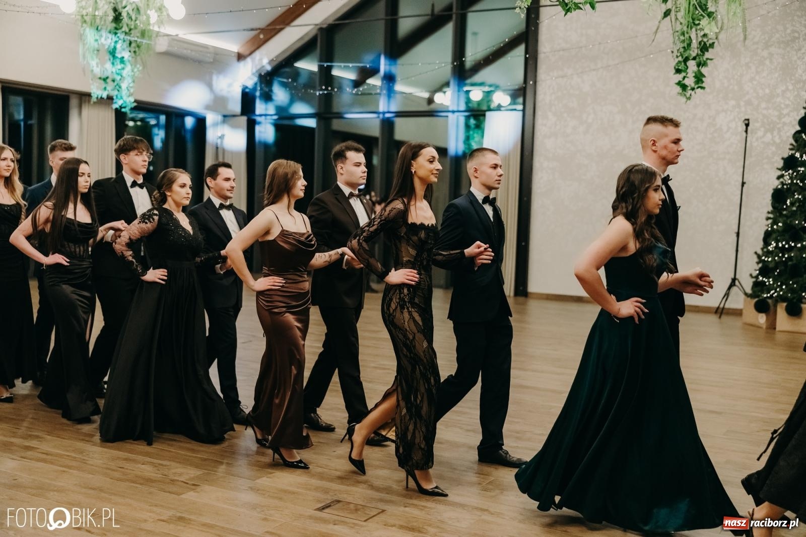 Zdjęcie w galerii na portalu naszraciborz.pl: Studniówka raciborskiego Mechanika na bis. Jeden bal, dwa fotoreportaże [FOTO i WIDEO] wiadomości z regionu