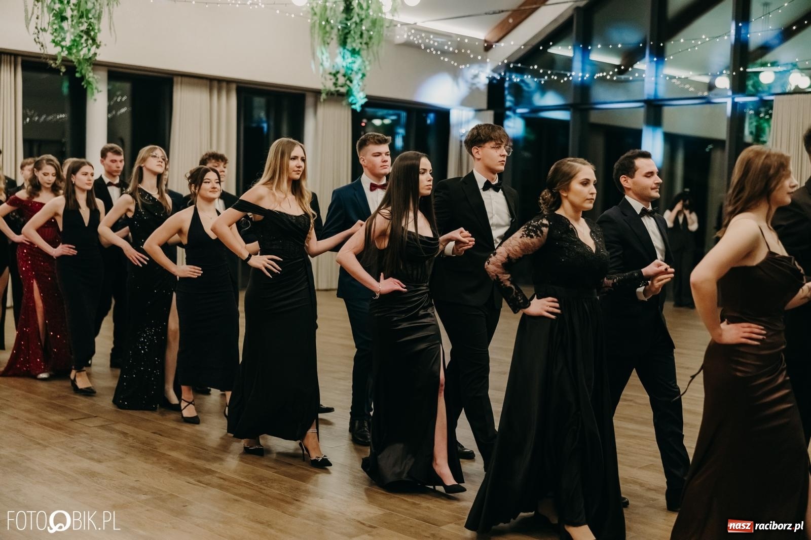 Zdjęcie w galerii na portalu naszraciborz.pl: Studniówka raciborskiego Mechanika na bis. Jeden bal, dwa fotoreportaże [FOTO i WIDEO] wiadomości z regionu