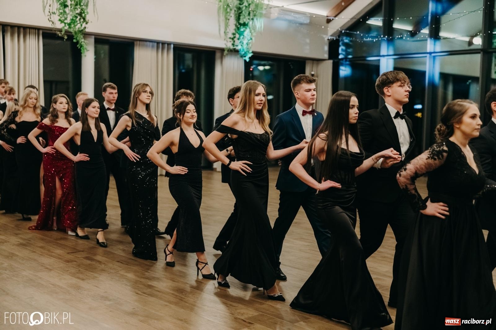 Zdjęcie w galerii na portalu naszraciborz.pl: Studniówka raciborskiego Mechanika na bis. Jeden bal, dwa fotoreportaże [FOTO i WIDEO] wiadomości z regionu