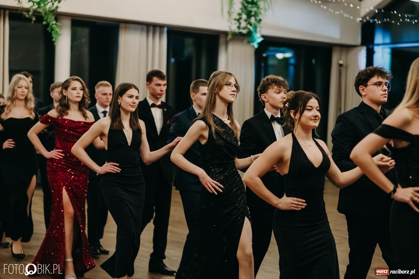 Zdjęcie w galerii na portalu naszraciborz.pl: Studniówka raciborskiego Mechanika na bis. Jeden bal, dwa fotoreportaże [FOTO i WIDEO] wiadomości z regionu